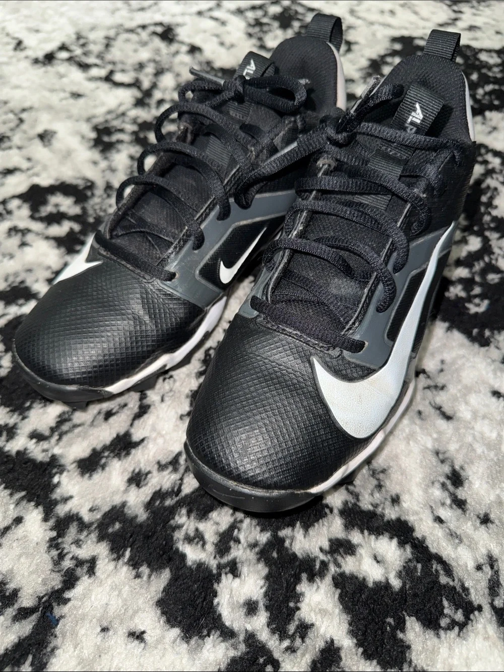 Nike Alpha Menace Black and White Athletic cleats with Silver Accents size 4.5